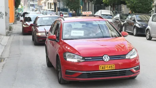 Πάτρα: Και σήμερα «χειρόφρενο» στα Ταξί - Πάνε στο Σύνταγμα οι ιδιοκτήτες τους