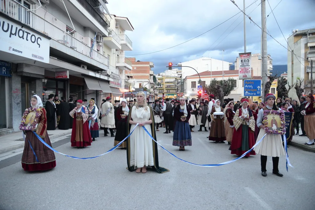 Η ιερὰ πομπὴ της Εκκλησίας και του Συλλόγου «Μωραΐτες εν χορώ» ΦΩΤΟ