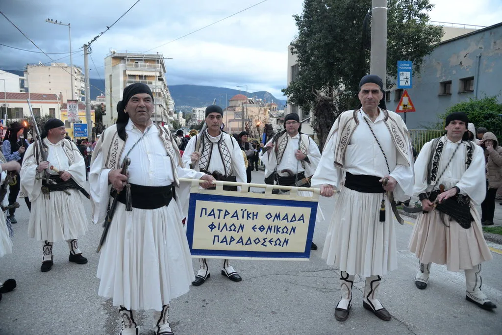 Η ιερὰ πομπὴ της Εκκλησίας και του Συλλόγου «Μωραΐτες εν χορώ» ΦΩΤΟ