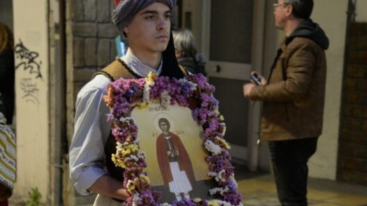 Η ιερὰ πομπὴ της Εκκλησίας και του Συλλόγου «Μωραΐτες εν χορώ» ΦΩΤΟ