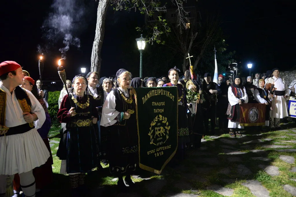 Η ιερὰ πομπὴ της Εκκλησίας και του Συλλόγου «Μωραΐτες εν χορώ» ΦΩΤΟ