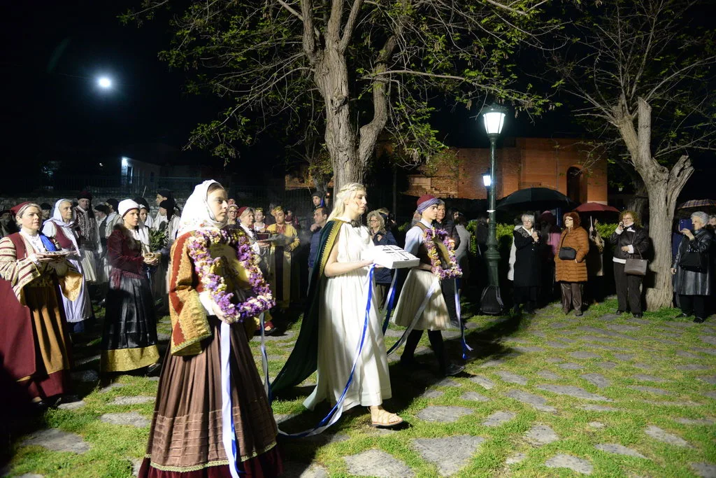 Η ιερὰ πομπὴ της Εκκλησίας και του Συλλόγου «Μωραΐτες εν χορώ» ΦΩΤΟ