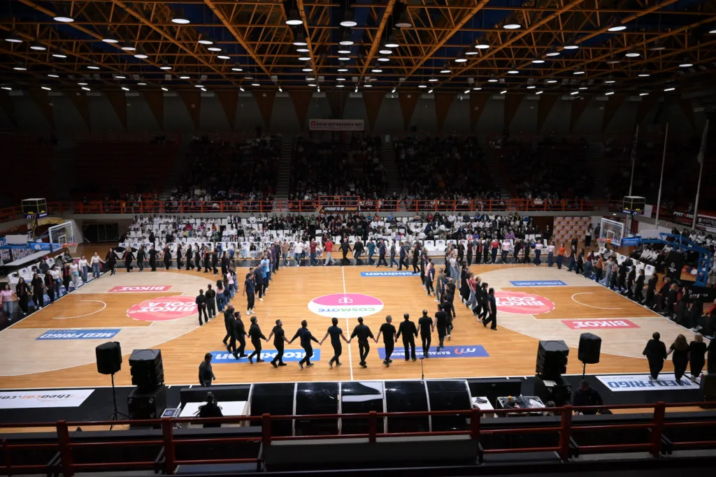 Εξακόσιοι χορευτές υποδέχτηκαν την άνοιξη με χορό στο «Τόφαλος»ΦΩΤΟ