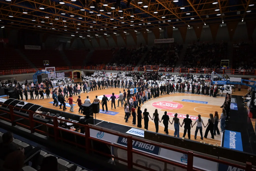 Εξακόσιοι χορευτές υποδέχτηκαν την άνοιξη με χορό στο «Τόφαλος»ΦΩΤΟ