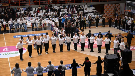 Εξακόσιοι χορευτές υποδέχτηκαν την άνοιξη με χορό στο «Τόφαλος»ΦΩΤΟ