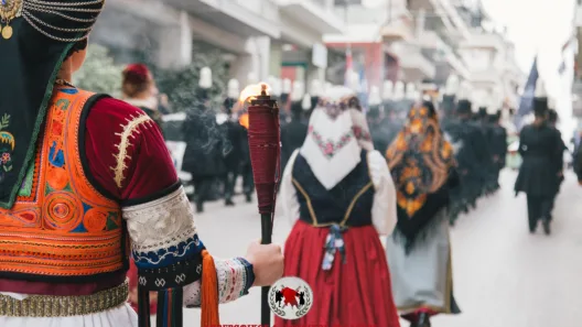 Οι «Μωραΐτες εν Χορώ» σε πομπή επί της οδού Παλαιών Πατρών Γερμανού ΦΩΤΟ
