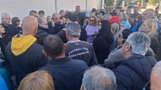 Παραλία Πατρών: Διαμαρτυρίες κατοίκων για κεραία κινητής τηλεφωνίας ΦΩΤΟ