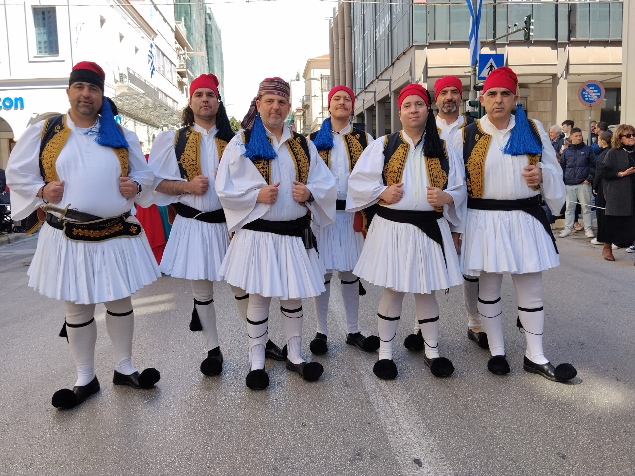 Ο Παγκαλαβρυτινός Σύλλογος Πατρών επικεφαλής της παρέλασης ΦΩΤΟ 4 Ο Παγκαλαβρυτινός Σύλλογος Πατρών επικεφαλής της παρέλασης ΦΩΤΟ