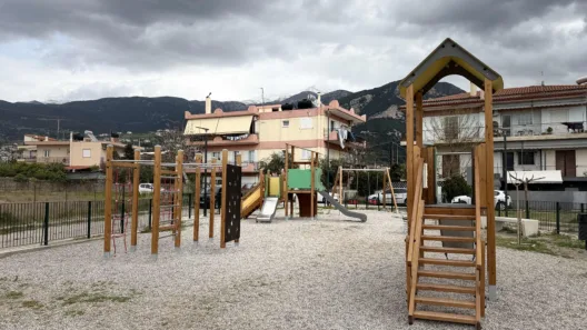 Πάτρα: Παραδίδεται η νέα παιδική χαρά στην Περιβόλα ΦΩΤΟ