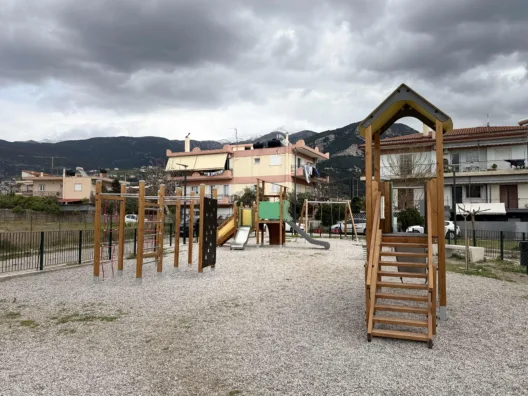 Πάτρα: Παραδίδεται η νέα παιδική χαρά στην Περιβόλα ΦΩΤΟ