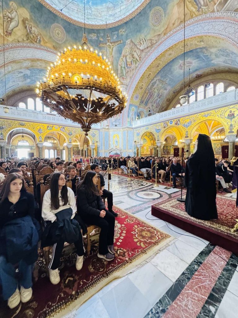 Γέμισε από μαθητές της Τρίπολης ο Αγιος Ανδρέας Πατρών, παρόντος του Αρκά Μητροπολίτη Χρυσυστόμου ΦΩΤΟ