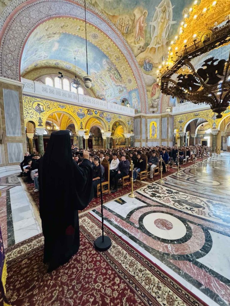 Γέμισε από μαθητές της Τρίπολης ο Αγιος Ανδρέας Πατρών, παρόντος του Αρκά Μητροπολίτη Χρυσυστόμου ΦΩΤΟ