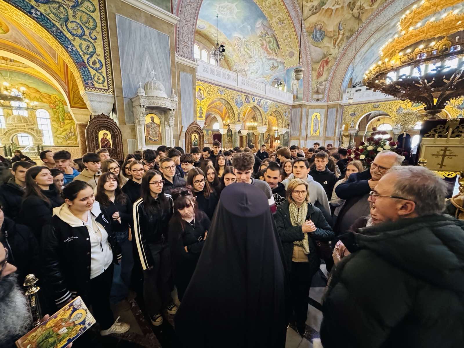 Γέμισε από μαθητές της Τρίπολης ο Αγιος Ανδρέας Πατρών, παρόντος του Αρκά Μητροπολίτη Χρυσυστόμου ΦΩΤΟ