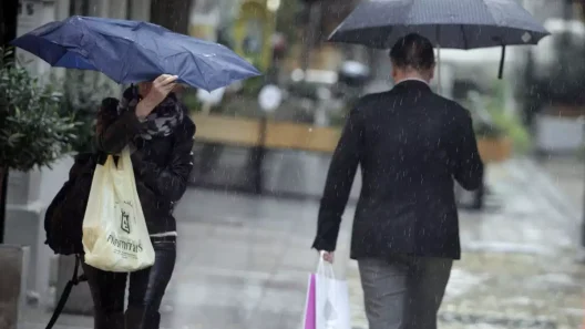 Αχαΐα: Χάλάει πάλι ο καιρός - Επιστροφή στις ομπρέλες