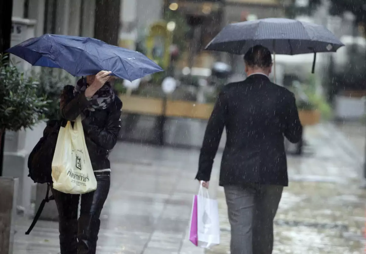 Αχαΐα: Χάλάει πάλι ο καιρός – Επιστροφή στις ομπρέλες