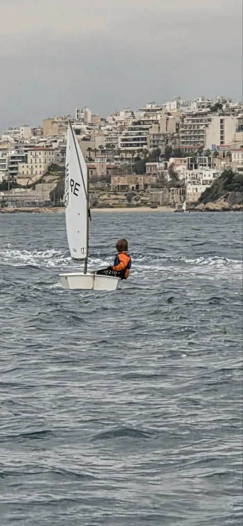 Ο Ιστιοπλοϊκός Ομιλος Πατρών με τον νεαρό αθλητή Optimist Μάριο Ματθαιόπουλο ΦΩΤΟ 33 Ο Ιστιοπλοϊκός Ομιλος Πατρών με τον νεαρό αθλητή Optimist Μάριο Ματθαιόπουλο ΦΩΤΟ