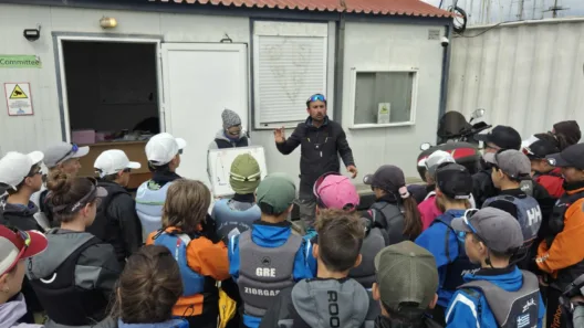 Ο Ιστιοπλοϊκός Ομιλος Πατρών με τον νεαρό αθλητή Optimist Μάριο Ματθαιόπουλο ΦΩΤΟ