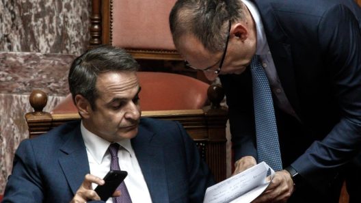 Κυβέρνηση: Εγρήγορση και ανησυχία για τις εξελίξεις στη Μέση Ανατολή