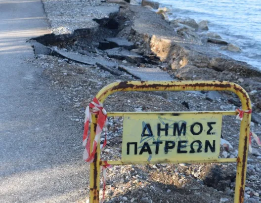 Πάτρα-Αγυιά: Διάβρωση της παραλίας στο Ελος - O δρόμος διαλύεται από το κύμα ΦΩΤΟ