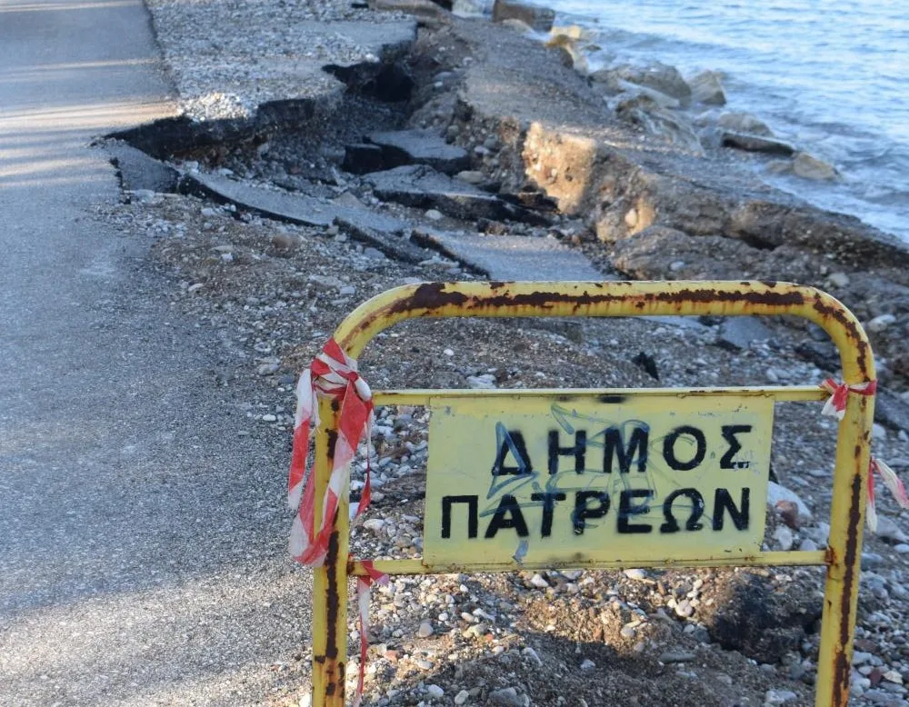 Πάτρα-Αγυιά: Διάβρωση της παραλίας στο Ελος – O δρόμος διαλύεται από το κύμα ΦΩΤΟ