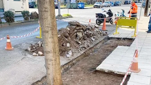 Αιγιάλεια: Προστασία της Δημόσιας Υγείας έναντι ιδιωτών σε πεζοδρόμια