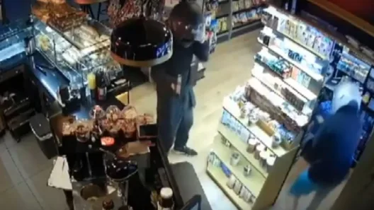 Γαστούνη: Με την απειλή μαχαιριού αφαίρεσε εισπράξεις καταστήματος, αλλά πιάστηκε