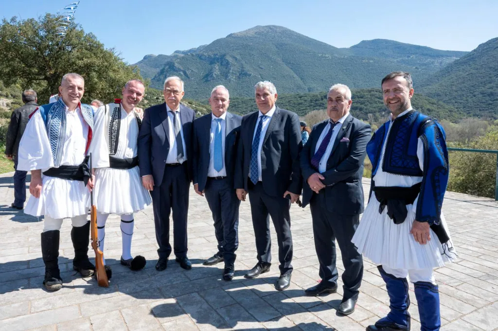Kαλάβρυτα: Ο βουλευτής της ΝΙΚΗΣ Α. Βορύλλας στην Χελονοσπηλιά - «Η ιστορία το μέλλον της πατρίδας» ΦΩΤΟ 31 Kαλάβρυτα: Ο βουλευτής της ΝΙΚΗΣ Α. Βορύλλας στην Χελονοσπηλιά - «Η ιστορία το μέλλον της πατρίδας» ΦΩΤΟ