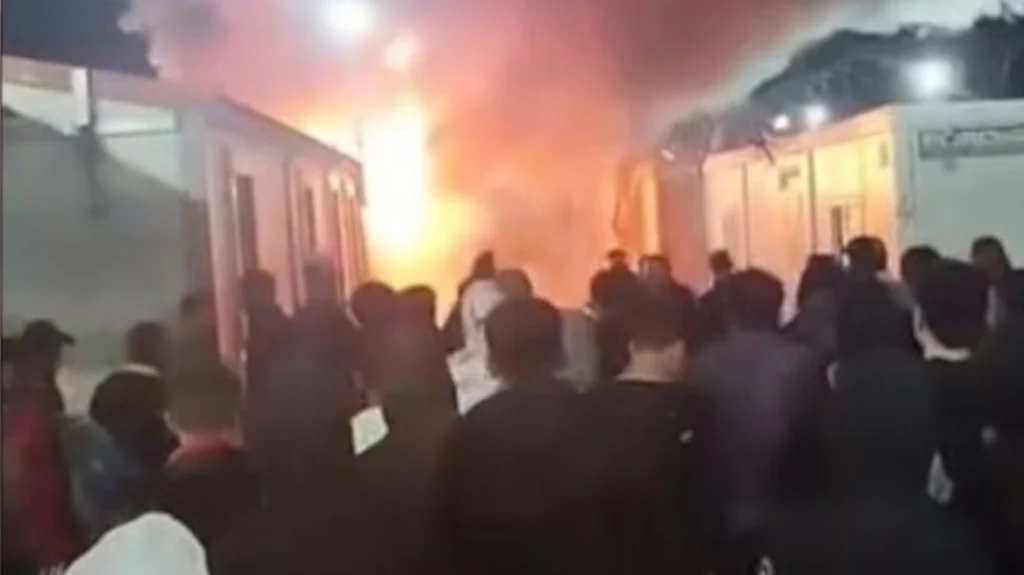 Φωτιά στο Kέντρο Kράτησης Mεταναστών στην Αμυγδαλέζα ΦΩΤΟ