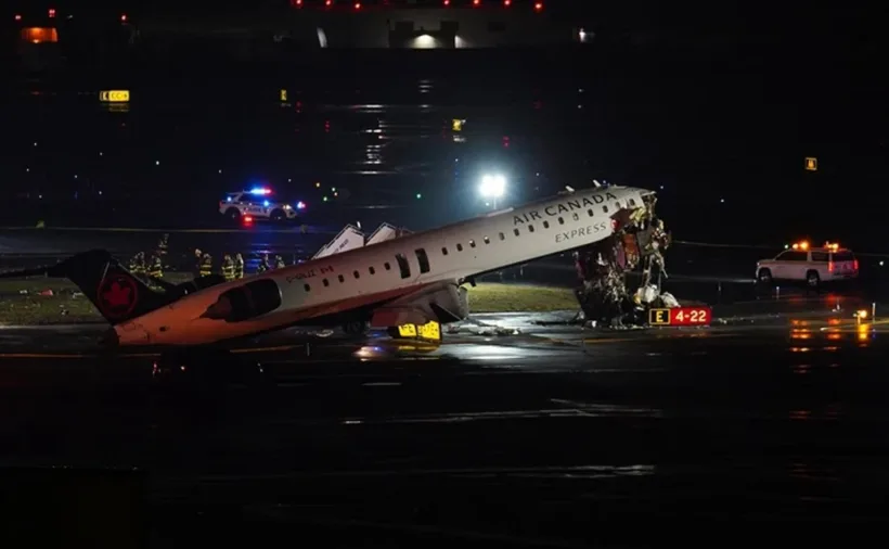 Νέα Υόρκη: Δυο νεκροί από τη σύγκρουση αεροπλάνου με όχημα σε αεροδρόμιο ΒΙΝΤΕΟ