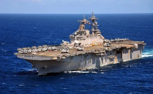 Το αεροπλανοφόρο USS Boxer και 2.500 πεζοναύτες στη Μέση Ανατολή