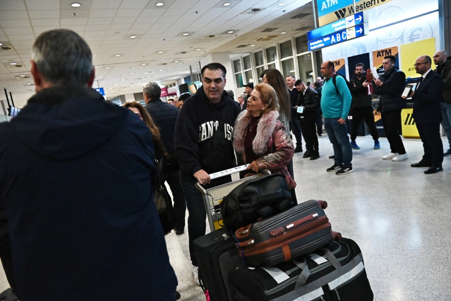 Επαναπατρισμός 400 Ελλήνων: Εφτασε στο αεροδρόμιο «Βενιζέλος» πτήση από το Ντουμπάι ΦΩΤΟ