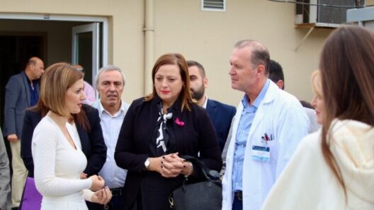 Αχαΐα: «Θερμή» υποδοχή εργαζομένων στην αν. υπουργό Υγείας Ε.Αγαπηδάκη - «Ξεχαρβαλωμένα κουφάρια Μονάδων»
