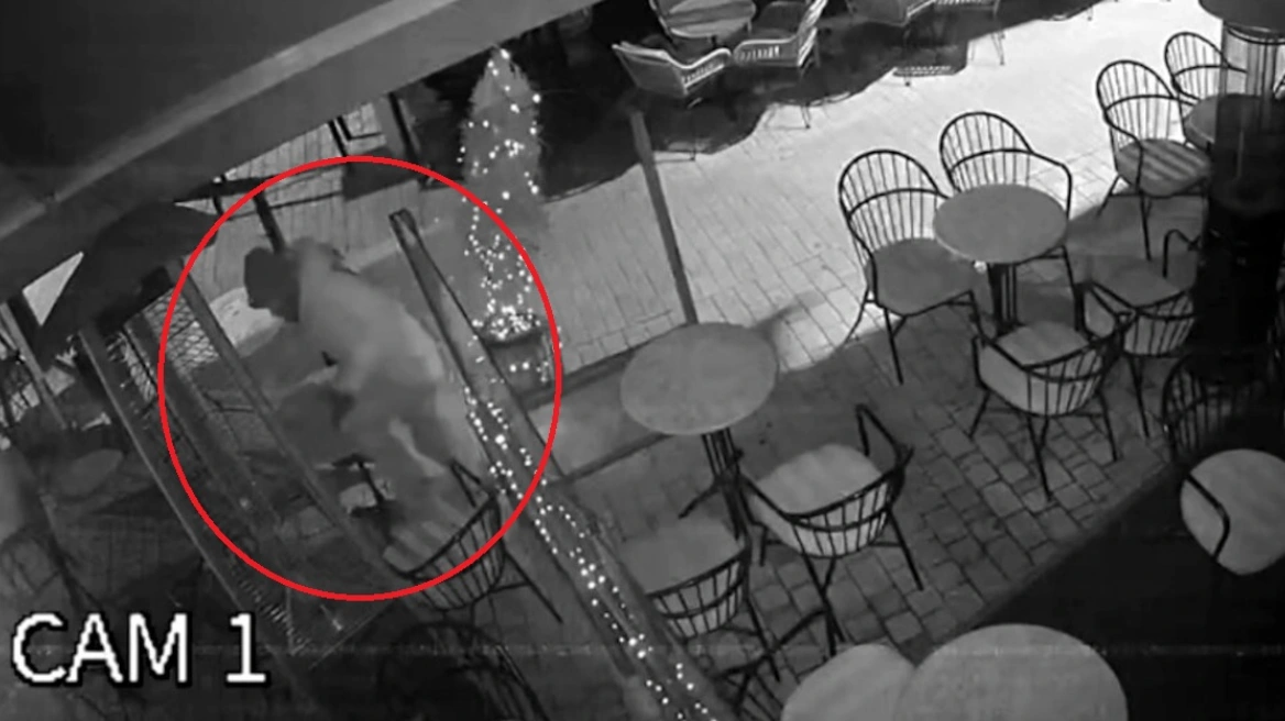 Αγρίνιο: Διαρρήκτης σκαρφάλωσε σε τέντα για να μπει σε κατάστημα ΒΙΝΤΕΟ