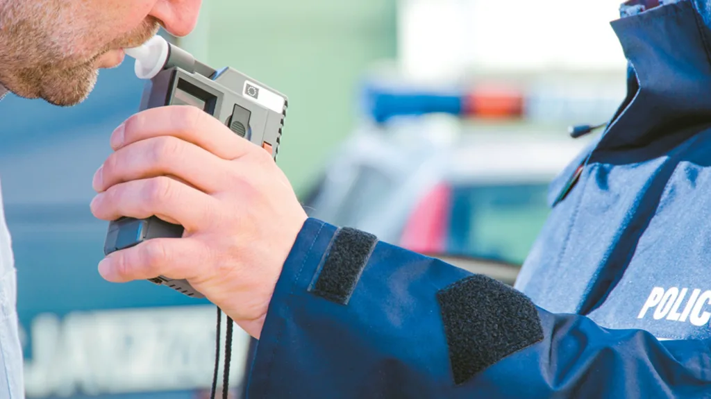 Αστυνομικοί έκαναν αλκοτέστ σε εν υπηρεσία αστυνομικούς στα Τρίκαλα ΦΩΤΟ
