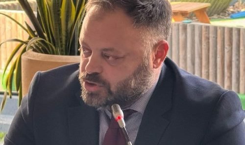 «Πόσοι ακόμη εκπαιδευτικοί θα λυγίσουν πριν αναλάβει ευθύνη το Υπουργείο»;