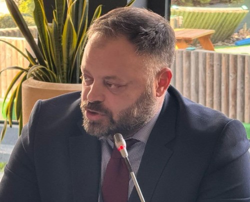 «Πόσοι ακόμη εκπαιδευτικοί θα λυγίσουν πριν αναλάβει ευθύνη το Υπουργείο»;