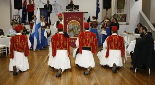 Με φουστανέλες οι Καλαβρυτινοί της Αυστραλίας στον ετήσιο χορό τους ΦΩΤΟυ