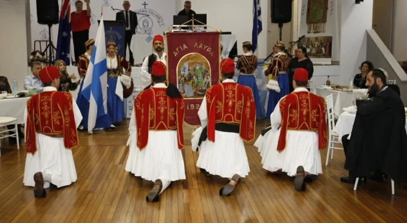 Με φουστανέλες οι Καλαβρυτινοί της Αυστραλίας στον ετήσιο χορό τους ΦΩΤΟυ