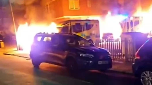 Λονδίνο: Πυρπολήθηκαν ασθενοφόρα εβραϊκής κοινότητας ΒΙΝΤΕΟ