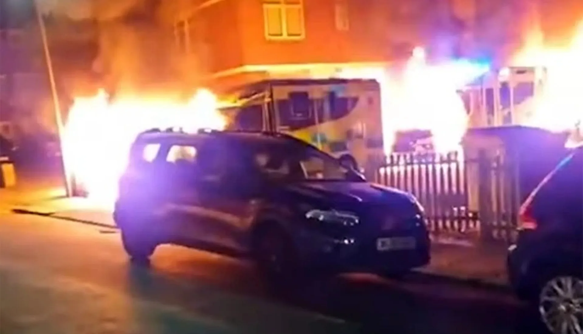 Λονδίνο: Πυρπολήθηκαν ασθενοφόρα εβραϊκής κοινότητας ΒΙΝΤΕΟ