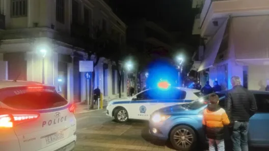 Αγρίνιο: Τραυμάτισαν 16χρονο με αιχμηρό αντικείμενο - Πιάστηκαν έξι ΦΩΤΟ