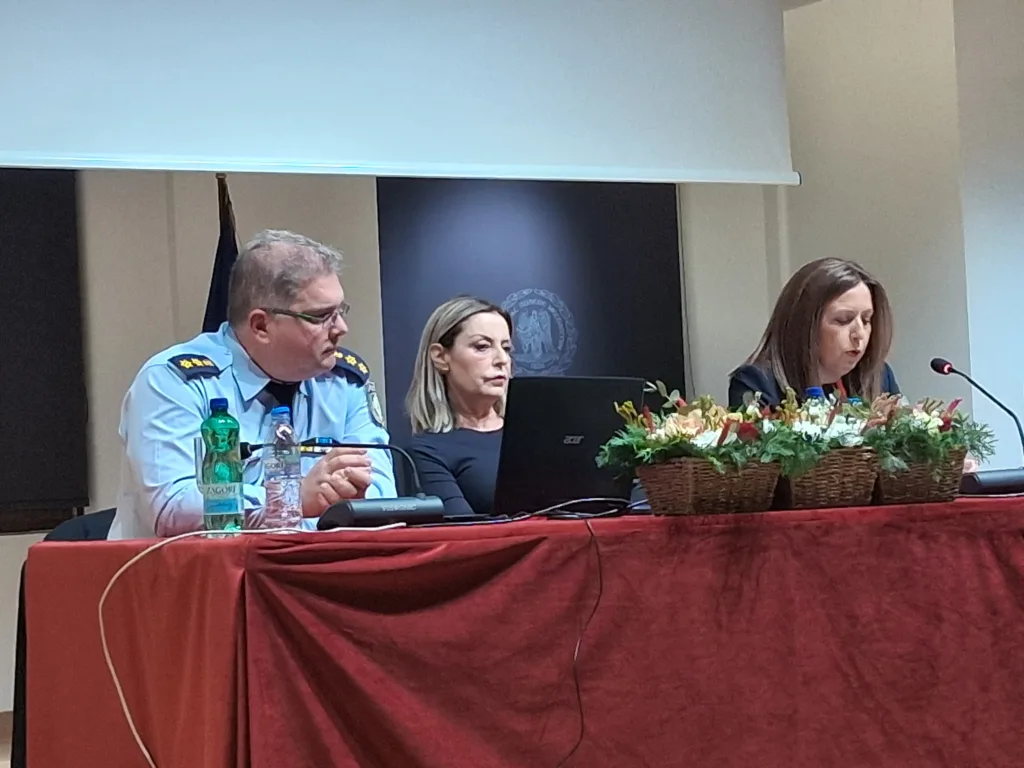 Μεσολόγγι: Ενημέρωση από Αστυνομία και γονείς για ασφαλή πλοήγηση και αντιμετώπιση του σχολικού εκφοβισμού ΦΩΤΟ 30 Μεσολόγγι: Ενημέρωση από Αστυνομία και γονείς για ασφαλή πλοήγηση και αντιμετώπιση του σχολικού εκφοβισμού ΦΩΤΟ