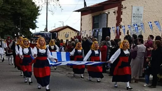 Συγκίνηση και σεβασμός σε όσους θυσιάστηκαν, από το Διακοπτό ΦΩΤΟ