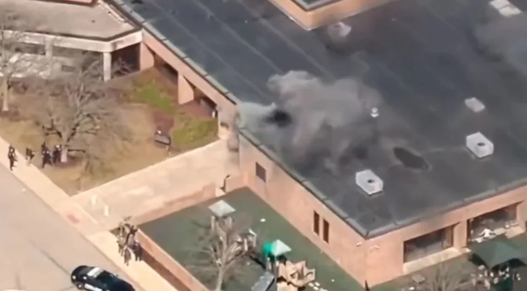 Ενοπλη επίθεση σε συναγωγή στο Μίσιγκαν, νεκρός ο δράστης ΒΙΝΤΕΟ - ΝΕΟΤΕΡΑ