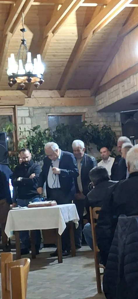 Το Χιονοδρομικό Κέντρο Καλαβρύτων, έκοψε πρωτοχρονιάτικη πίτα με τρία φλουριά ΒΙΝΤΕΟ-ΦΩΤΟ 29 Το Χιονοδρομικό Κέντρο Καλαβρύτων, έκοψε πρωτοχρονιάτικη πίτα με τρία φλουριά ΒΙΝΤΕΟ-ΦΩΤΟ