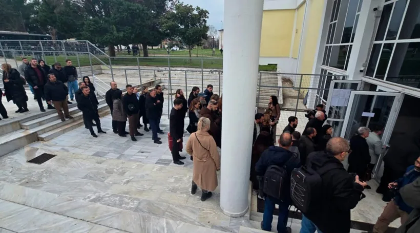 Ενταση στη δίκη για τα Τέμπη: Συγγενείς κατά κατηγορούμενουν «ανοίξτε τα στόματα σας» ΦΩΤΟ - ΒΙΝΤΕΟ