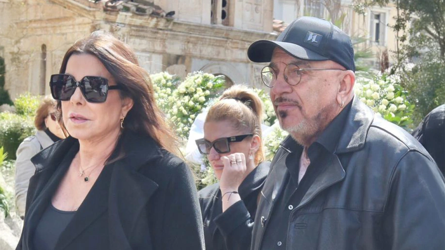 H Ελλάδα αποχαιρέτησε τη Μαρινέλλα - Οι επώνυμοι που παρευρέθηκαν στο «τελευταίο αντίο» ΦΩΤΟ