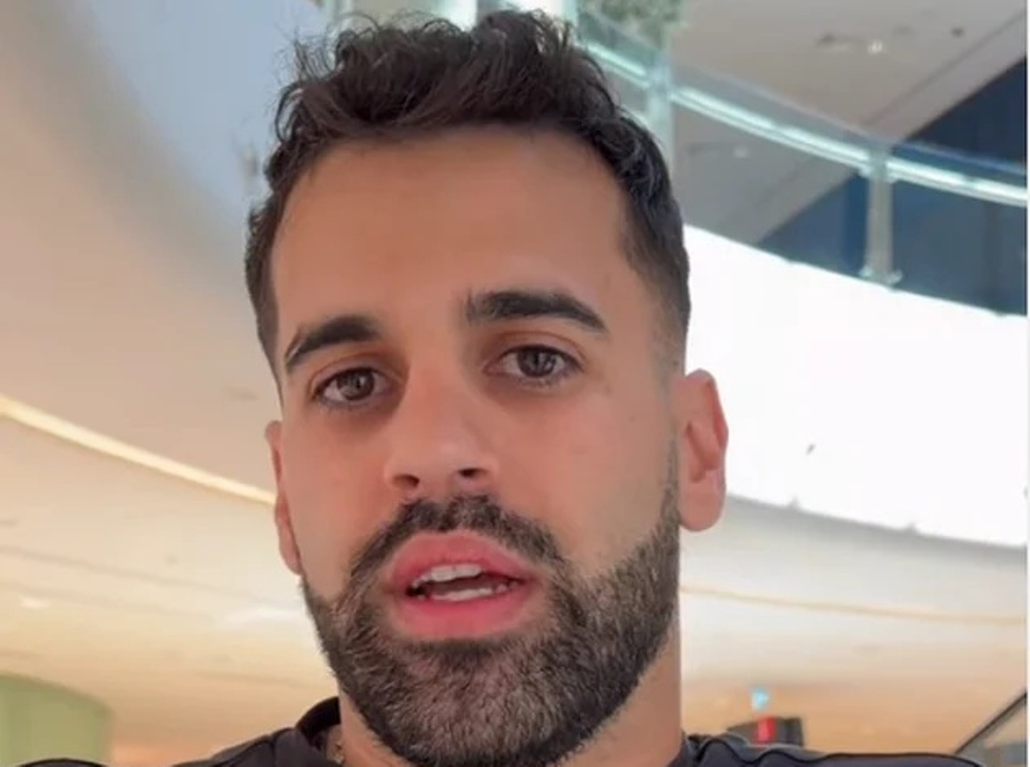 Πατρινός Dj στο Ντουμπάι περιγράφει τις στιγμές των Ιρανικών βομβαρδισμών ΒΙΝΤΕΟ