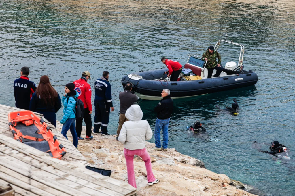 Βουλιαγμένη: Εγκλωβισμός δύτη σε υποθαλάσσιο σπήλαιο, επιχείρηση απεγκλωβισμού ΦΩΤΟ