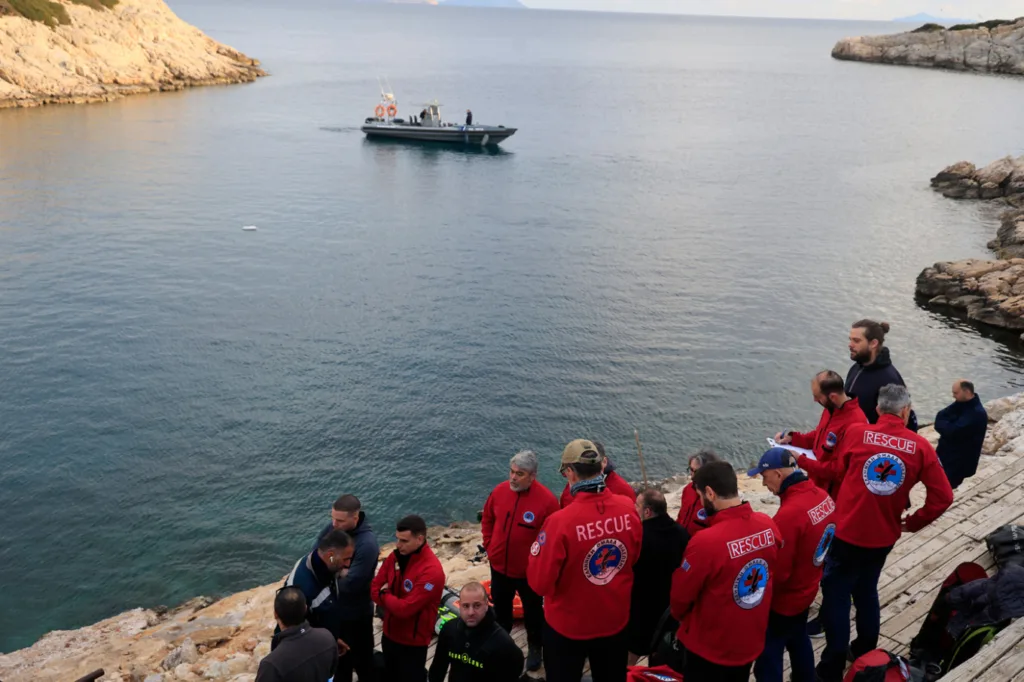 Βουλιαγμένη: Εγκλωβισμός δύτη σε υποθαλάσσιο σπήλαιο, επιχείρηση απεγκλωβισμού ΦΩΤΟ